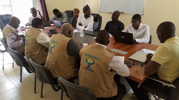 Photos: les observateurs de l'UEMOA reçus par le mouvement Y'en a marre Photos: les observateurs de l'UEMOA reçus par le mouvement Y'en a marre