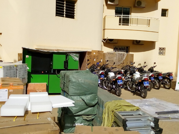 Formation professionnelle: le gouvernement ravitaille certains établissements un important matériel didactiques et mécaniques Formation professionnelle: le gouvernement ravitaille certains établissements un important matériel didactiques et mécaniques