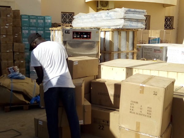 Formation professionnelle: le gouvernement ravitaille certains établissements un important matériel didactiques et mécaniques Formation professionnelle: le gouvernement ravitaille certains établissements un important matériel didactiques et mécaniques