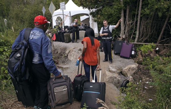 Au Canada, l’armée installe des tentes pour accueillir les réfugiés des Etats-Unis Au Canada, l’armée installe des tentes pour accueillir les réfugiés des Etats-Unis