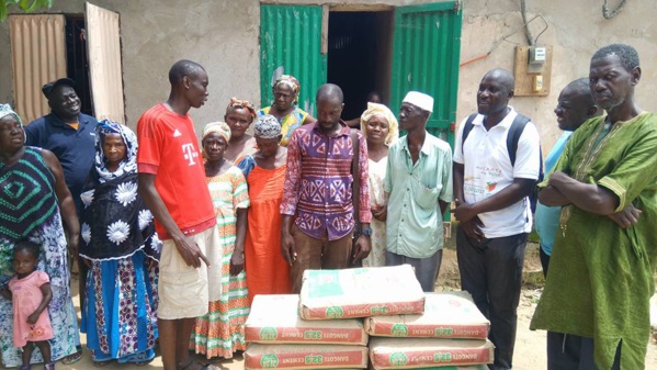 Ziguinchor: le Dr Ibrahima Mendy apporte son soutien aux sinistrés en ciment... Ziguinchor: le Dr Ibrahima Mendy apporte son soutien aux sinistrés en ciment...