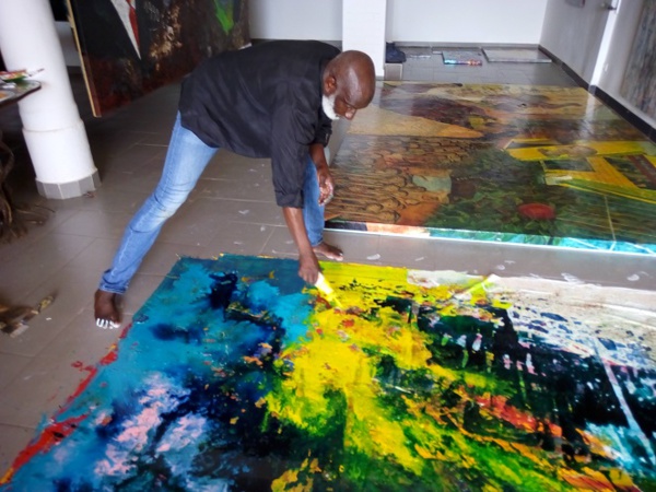Abdoulaye Diallo artiste et peintre : « Je suis arrivé à l’art, là où les artistes prennent leurs retraites. Une œuvre d’art, est un livre » Abdoulaye Diallo artiste et peintre : « Je suis arrivé à l’art, là où les artistes prennent leurs retraites. Une œuvre d’art, est un livre »