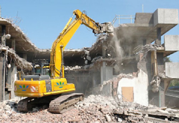 Ahmed Khalifa Niass, à l’aide de bulldozers, fait démolir des maisons à Kaolack Ahmed Khalifa Niass, à l’aide de bulldozers, fait démolir des maisons à Kaolack