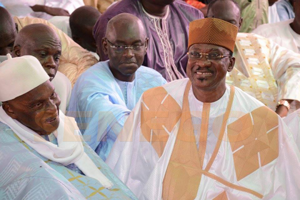 Devant Boun Abdallah Dionne, la communauté Mouride témoigne sa sympathie à Me Wade Devant Boun Abdallah Dionne, la communauté Mouride témoigne sa sympathie à Me Wade