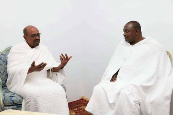 En pèlerinage à la Mecque, Adama Barrow se fait un nouvel ami en la personne d’Omar El Béchir