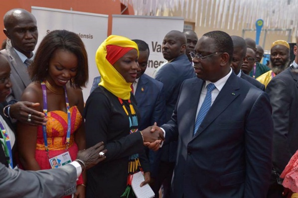 Oumy Ndour a bel et bien serré la main du Président Macky Sall: Une image qui a créé une … Oumy Ndour a bel et bien serré la main du Président Macky Sall: Une image qui a créé une …