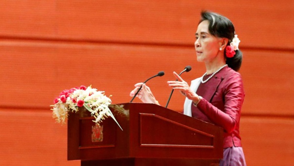 Rohingyas: Aung San Suu Kyi change de veste et condamne les «violations des droits de l'homme» Rohingyas: Aung San Suu Kyi change de veste et condamne les «violations des droits de l'homme»