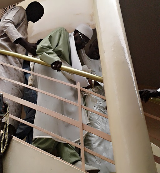 La maison du Khalife est en train d'être évacuée pour procéder à son inhumation