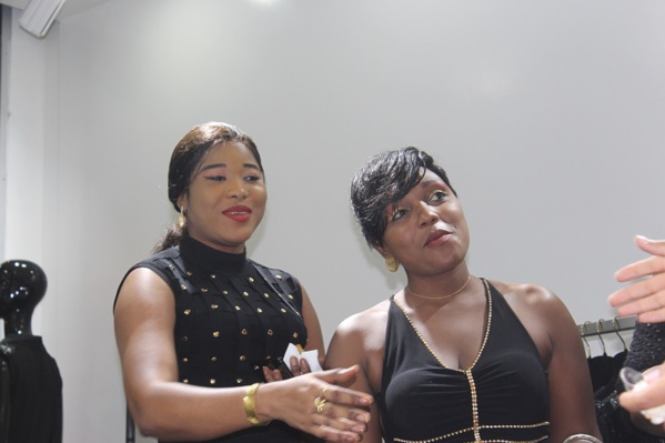 Ces ravissantes dames du quotidien le "soleil", font leur shopping Ces ravissantes dames du quotidien le "soleil", font leur shopping