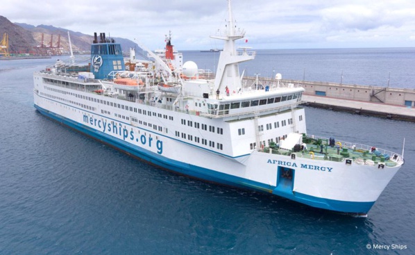 Le plus grand bateau-hôpital du monde est arrivé au Sénégal Le plus grand bateau-hôpital du monde est arrivé au Sénégal