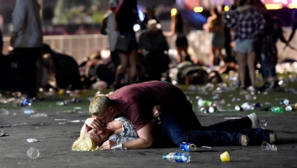 Fusillade à Las Vegas: Le tireur «s'est tué avant l'arrivée de la police»... 50 morts et 406 personnes hospitalisées... Fusillade à Las Vegas: Le tireur «s'est tué avant l'arrivée de la police»... 50 morts et 406 personnes hospitalisées...