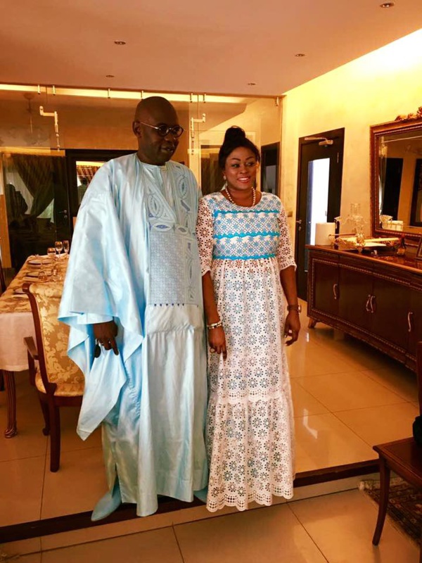 Le nouveau courtier du palais fait son apparition avec son épouse Le nouveau courtier du palais fait son apparition avec son épouse