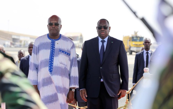 Photos: Arrivée à Dakar de Roch Marc Christian Kaboré, Président de la République du Burkina Faso Photos: Arrivée à Dakar de Roch Marc Christian Kaboré, Président de la République du Burkina Faso