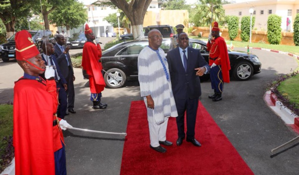 Photos: Arrivée à Dakar de Roch Marc Christian Kaboré, Président de la République du Burkina Faso