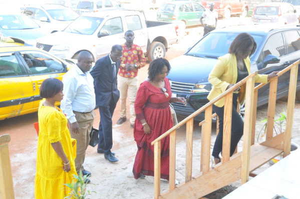 Photos: le ministre Angelique Manga, marraine de la sortie de la promotion des experts en Economie Solidaire et... Photos: le ministre Angelique Manga, marraine de la sortie de la promotion des experts en Economie Solidaire et...