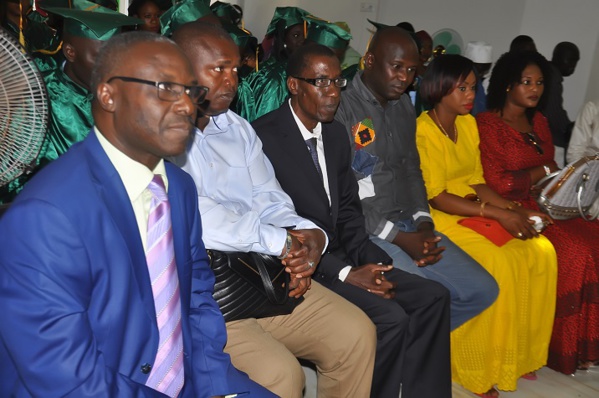 Photos: le ministre Angelique Manga, marraine de la sortie de la promotion des experts en Economie Solidaire et... Photos: le ministre Angelique Manga, marraine de la sortie de la promotion des experts en Economie Solidaire et...