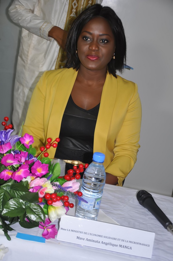 Photos: le ministre Angelique Manga, marraine de la sortie de la promotion des experts en Economie Solidaire et... Photos: le ministre Angelique Manga, marraine de la sortie de la promotion des experts en Economie Solidaire et...