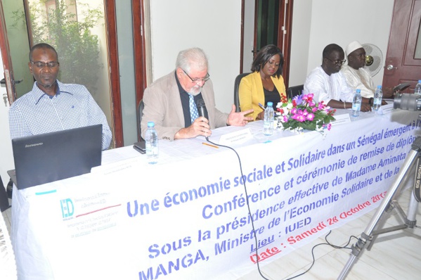 Photos: le ministre Angelique Manga, marraine de la sortie de la promotion des experts en Economie Solidaire et... Photos: le ministre Angelique Manga, marraine de la sortie de la promotion des experts en Economie Solidaire et...