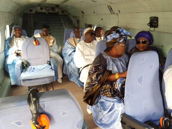 Dernière minute: Me Wade dans un hélicoptère de l'armée pour Touba Dernière minute: Me Wade dans un hélicoptère de l'armée pour Touba