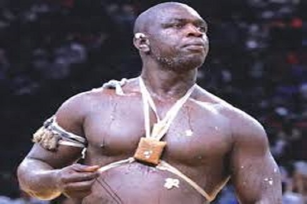 Scandale: une Sextape du lutteur Baboye avec une dame en ligne sur... Scandale: une Sextape du lutteur Baboye avec une dame en ligne sur...