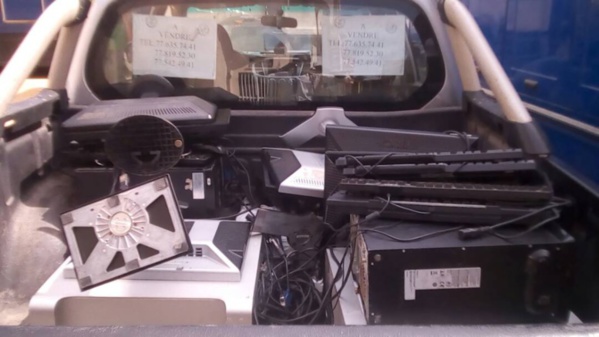 Images: saisie matériel du Journal "La Tribune" par la gendarmerie Images: saisie matériel du Journal "La Tribune" par la gendarmerie