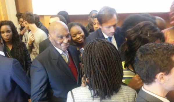 L'arrivée de Me Abdoulaye Wade à Paris ! L'arrivée de Me Abdoulaye Wade à Paris !