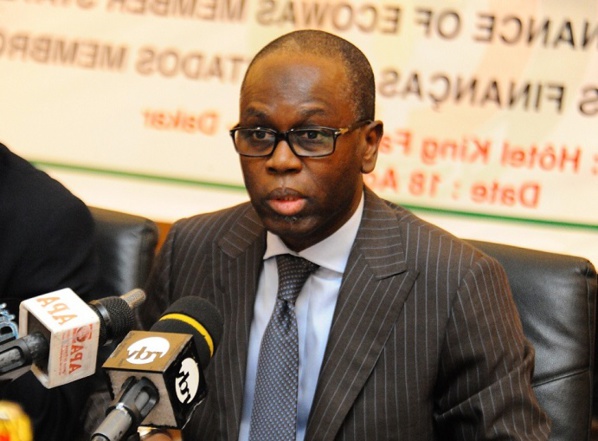 Assemblée Nationale: le ministre Birima Mangara s'énerve et déçoit Assemblée Nationale: le ministre Birima Mangara s'énerve et déçoit