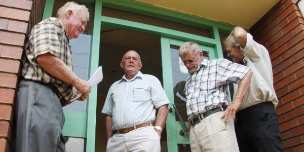 Les fermiers blancs du Zimbabwe entrevoient une « lueur d’espoir » depuis la chute de Mugabe Les fermiers blancs du Zimbabwe entrevoient une « lueur d’espoir » depuis la chute de Mugabe