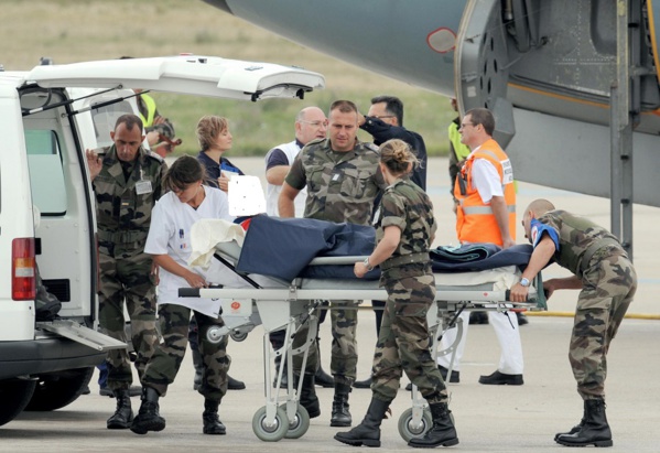 Le vilain geste de l’armée française en vers deux sénégalais victimes d’un accident Le vilain geste de l’armée française en vers deux sénégalais victimes d’un accident
