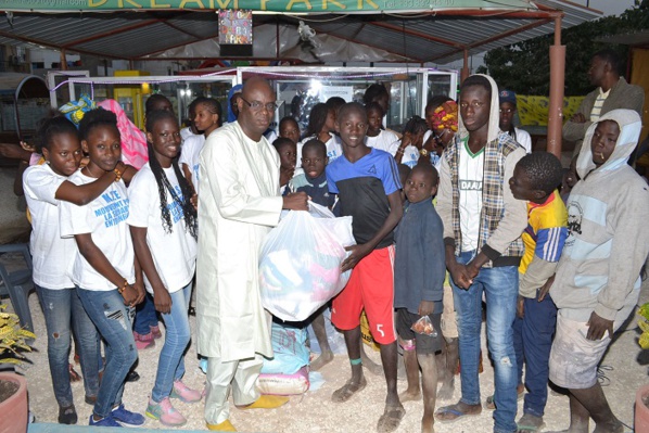Le “Mouvement Sicap Debout” parraine un acte de solidarité envers des “talibés” en ce début de l’hiver