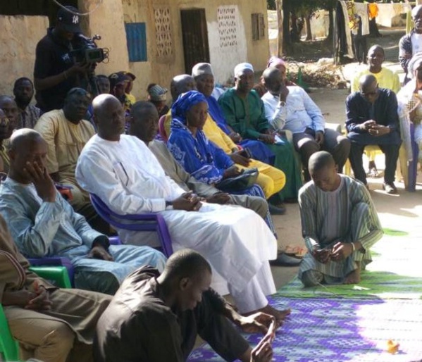 Tuerie de Boffa : Le président Benoit Sambou et sa délégation, ont fait le tour des maisons endeuillées Tuerie de Boffa : Le président Benoit Sambou et sa délégation, ont fait le tour des maisons endeuillées