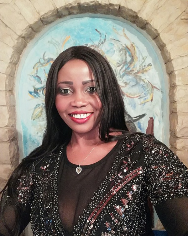 Theodoria Sagna, la ravissante actrice en six photos Theodoria Sagna, la ravissante actrice en six photos