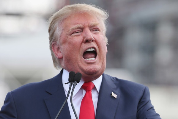 Donald Trump ravale son "pays de merde"
