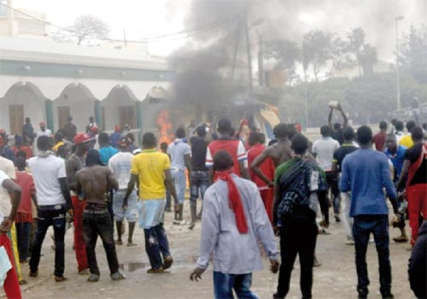 URGENT : Des cantines de la communauté mauritanienne brûlées à Saint Louis URGENT : Des cantines de la communauté mauritanienne brûlées à Saint Louis