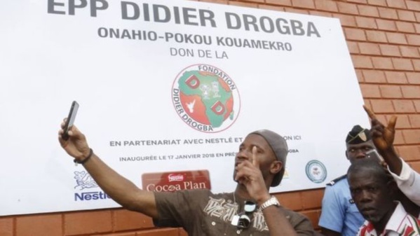 Contrairement à  Elhadji Diouf, Drogba a construit une école dans un village ivoirien