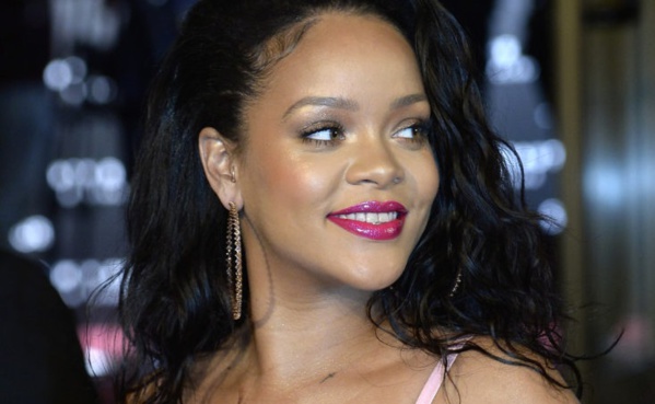 L'arrivée discrète de Rihanna à Dakar ! L'arrivée discrète de Rihanna à Dakar !