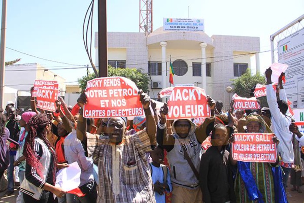 Les manifestations anti Macky et Macron ont démarré à Dakar Les manifestations anti Macky et Macron ont démarré à Dakar