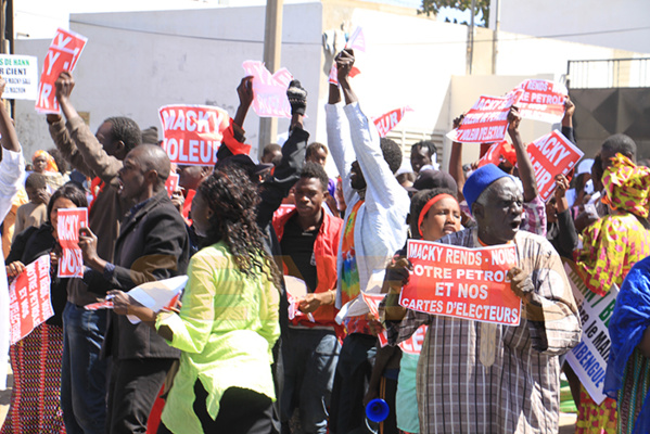 Les manifestations anti Macky et Macron ont démarré à Dakar
