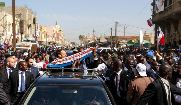 La promenade des couples Sall et Macron à Saint Louis (Photos) La promenade des couples Sall et Macron à Saint Louis (Photos)