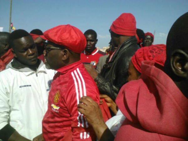 A Saint Louis, Macron et Macky ont vu aussi des brassards rouge (Photos) A Saint Louis, Macron et Macky ont vu aussi des brassards rouge (Photos)