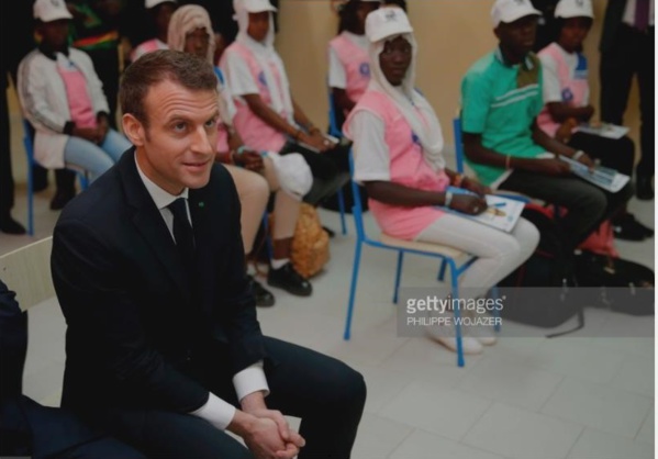 Qui est cet élève qui a osé démaquiller Macky devant Macron ? Qui est cet élève qui a osé démaquiller Macky devant Macron ?