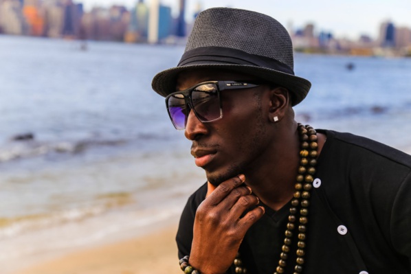 Qui est Léon Bassene, ce chanteur Sénégalais qui cartonne aux Etats Unis ?