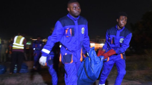 Nigeria: 21 lycéens tués dans un accident de bus Nigeria: 21 lycéens tués dans un accident de bus