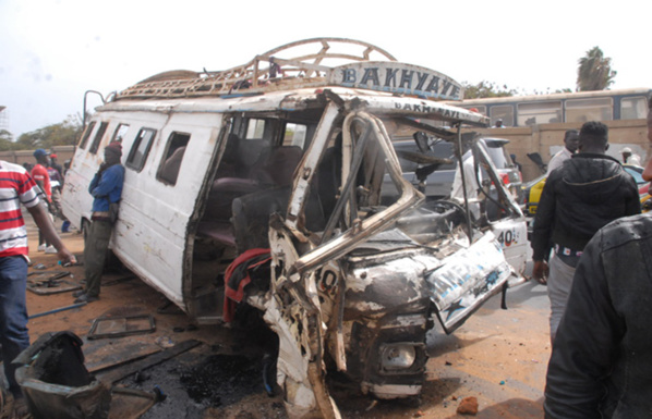 Horreur: Plus de 10 morts dans un accident sur la route de Porokhane Horreur: Plus de 10 morts dans un accident sur la route de Porokhane