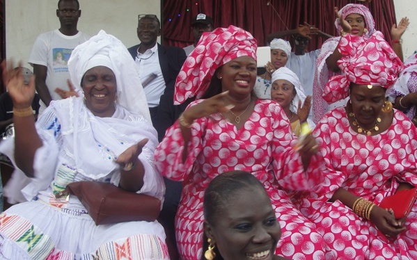 Macky Sall bombarde Yaye Fatou Diagne à la tête du Programme de Promotion de la Micro-finance Islamique au Sénégal Macky Sall bombarde Yaye Fatou Diagne à la tête du Programme de Promotion de la Micro-finance Islamique au Sénégal