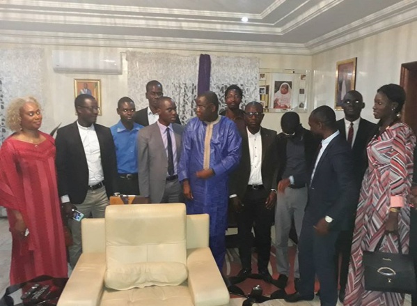 Aliou Sow reçoit les jeunes de Rewmi de 18h à 23 heures Aliou Sow reçoit les jeunes de Rewmi de 18h à 23 heures