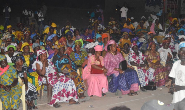 A Vélingara, les femmes s'engagent pour la réélection de Macky Sall dès le premier tour A Vélingara, les femmes s'engagent pour la réélection de Macky Sall dès le premier tour