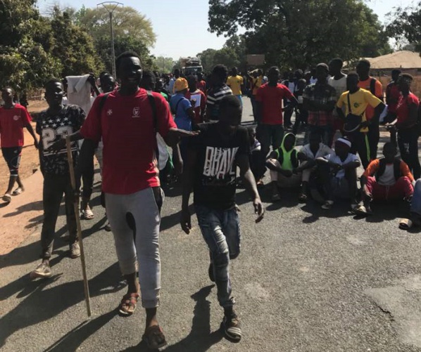 L'axe Bounkiling- Bignona fermé: les élèves dictent leurs lois, les usagers dans le désarrois  