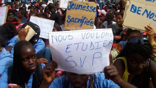 Marches boycott des compositions… La révolte des élèves Marches boycott des compositions… La révolte des élèves