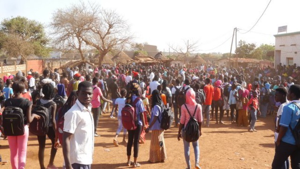 Tambacounda:  Macky Sall accueillie par des  brassards rouges